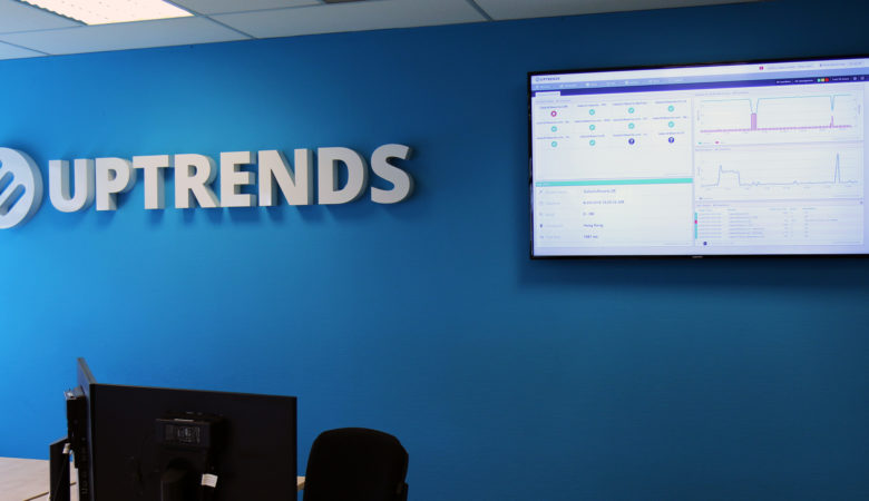 Uptrends Dashboard and Logo